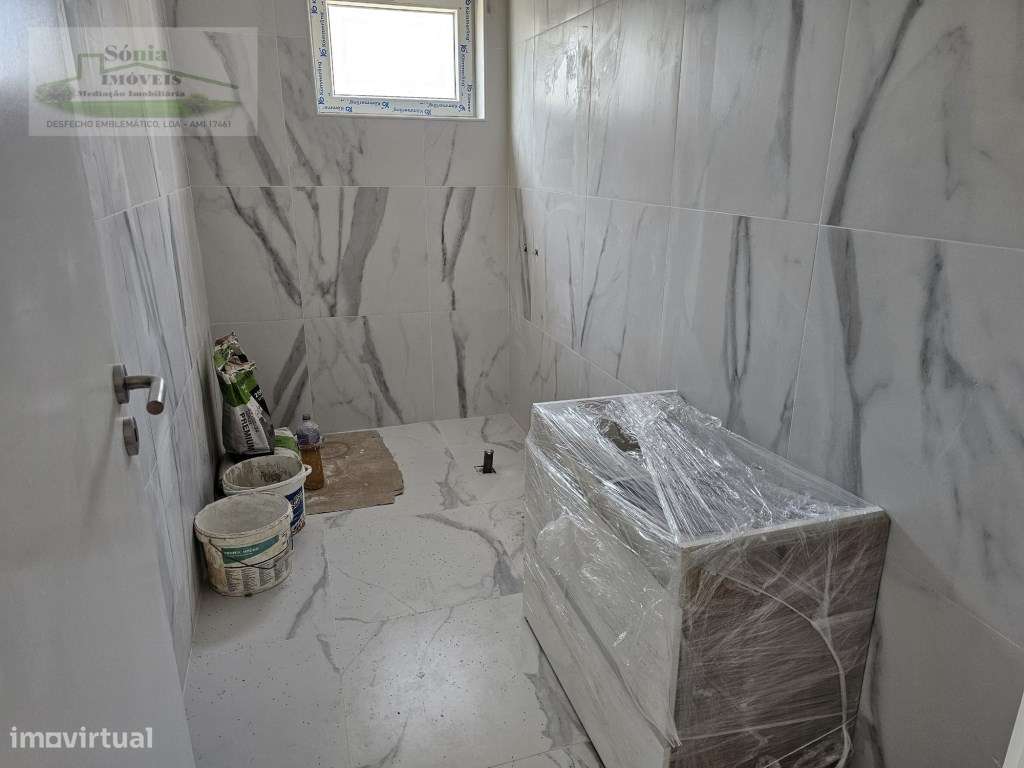 APARTAMENTO T3 EM MASSAMÁ PARA VENDA-12