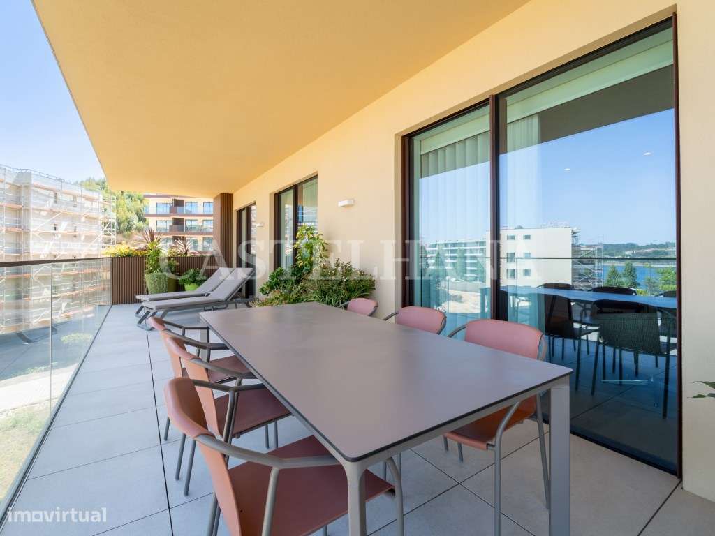 Apartamento T2 com varanda e estacionamento em Vila Nova de Gaia - Grande imagem: 4/100