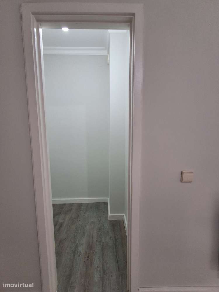 Apartamento T1 +1 com 77m² Matosinhos-9