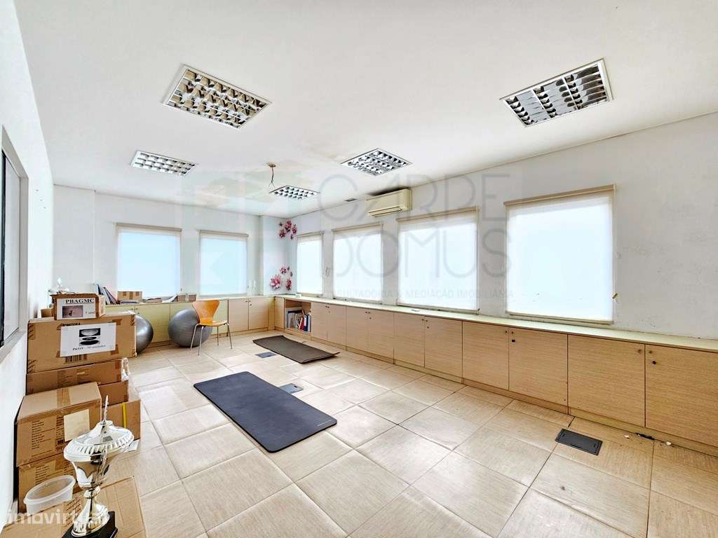 Espaçoso e funcional escritório com 600m2, em Carnaxide, Oeiras-23