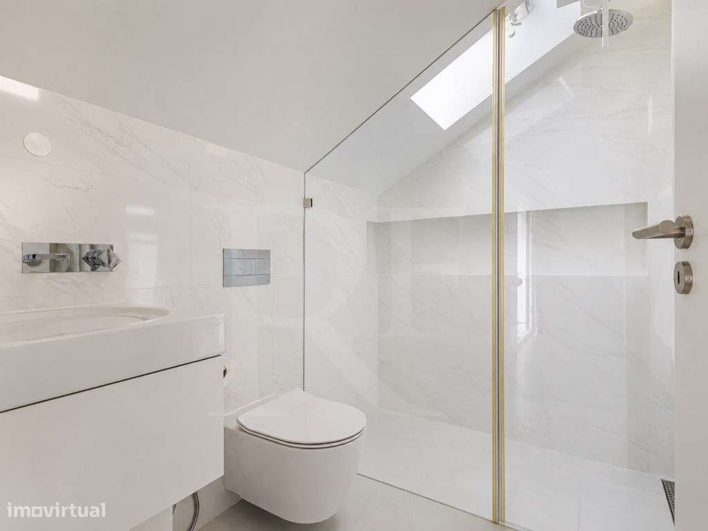 Moradia de luxo T4 no Murtal com piscina aquecida e rooftop panorâmico-24