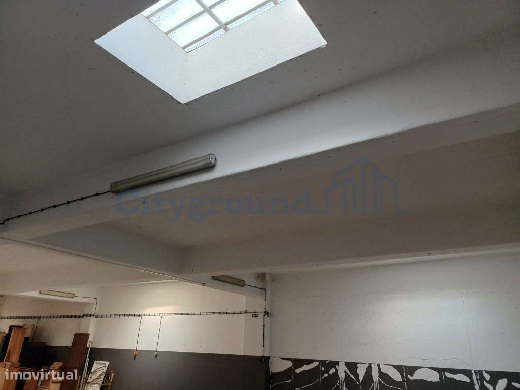 Excelente prédio renovado, de 10 fracções, em Benfica-39