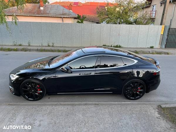 Tesla Model S - 6