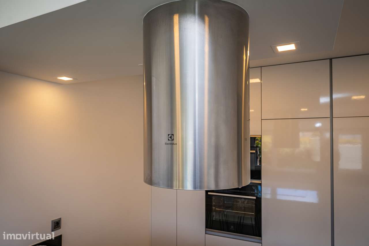 Moradia T3 com piscina, garagem na Aroeira-45