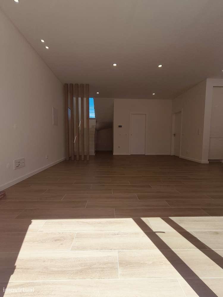 Oferta de 1% do valor de aquisição - Moradia T4 com 1 Suíte-11