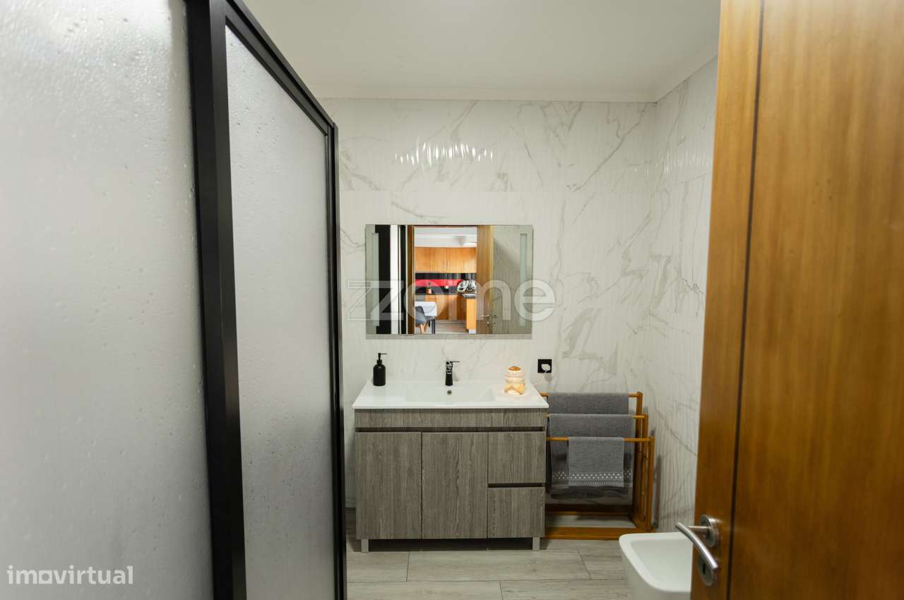 Moradia T6+1 com Terraço, Vista Mar e Ruína – Santa Bárbara-17