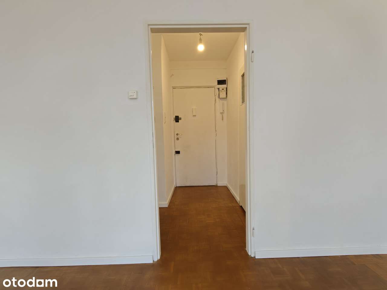 Przestronna kawalerka na Mokotowie z dwoma oknami i windą - Pełny obrazek: 4/10