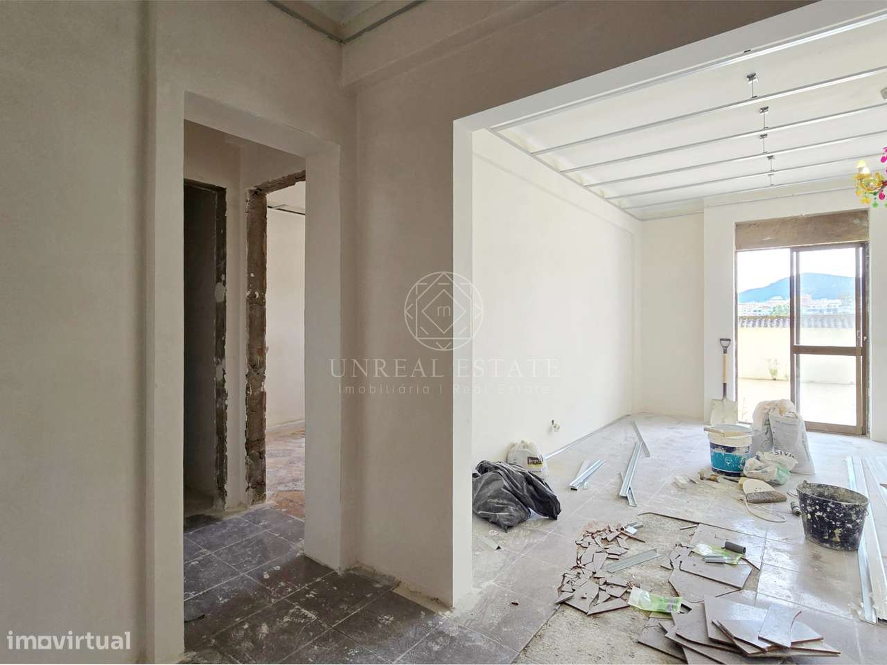 Apartamento T3 em Remodelação com Terraço de 80 m² e Parqueamento | Se-14