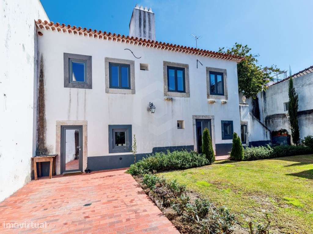 Moradia T4+1 no Centro da Vila Nogueira de Azeitão-42