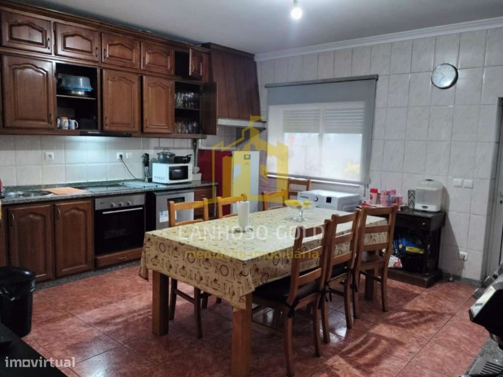 Andar - Moradia T3 com Excelente Exposição Solar na Póvoa de Lanhoso - Grande imagem: 4/18