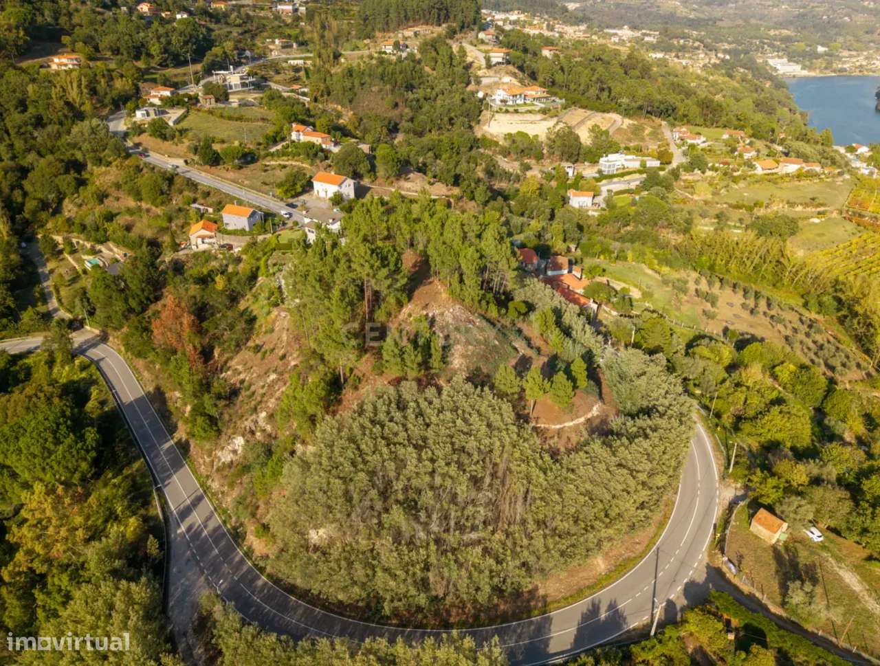 Moradia V4 com Vista Rio e Terreno em Paços de Gaiolo-29