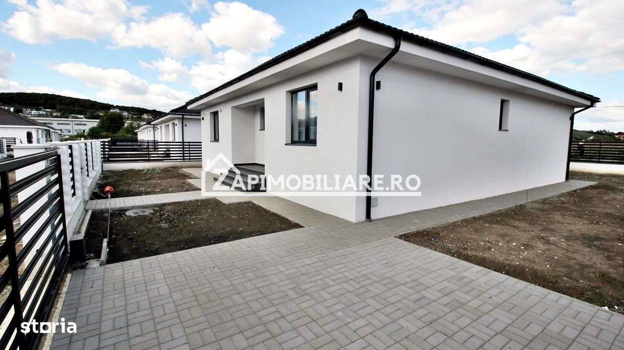 Casă la cheie pe 1 nivel 4 camere 2 băi,145 mp,500 mp teren - Imagine principală: 1/19