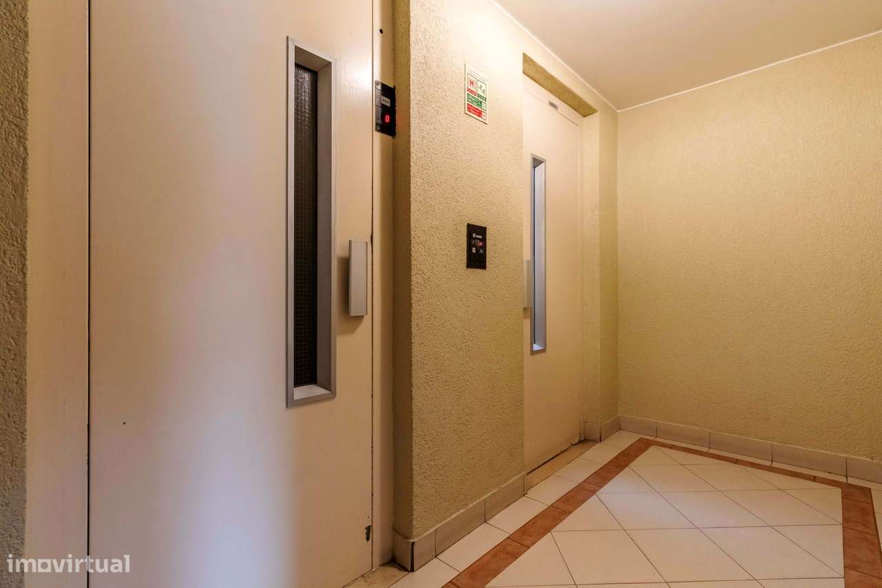 Apartamento T3 Duplex c/ Varanda e Terraço na Rinchoa, Rio de Mouro - Grande imagem: 4/46