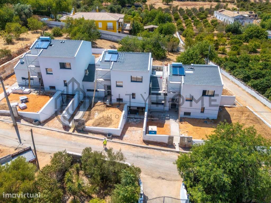 Moradia T3 em banda com Piscina e Garagem - Grande imagem: 4/31