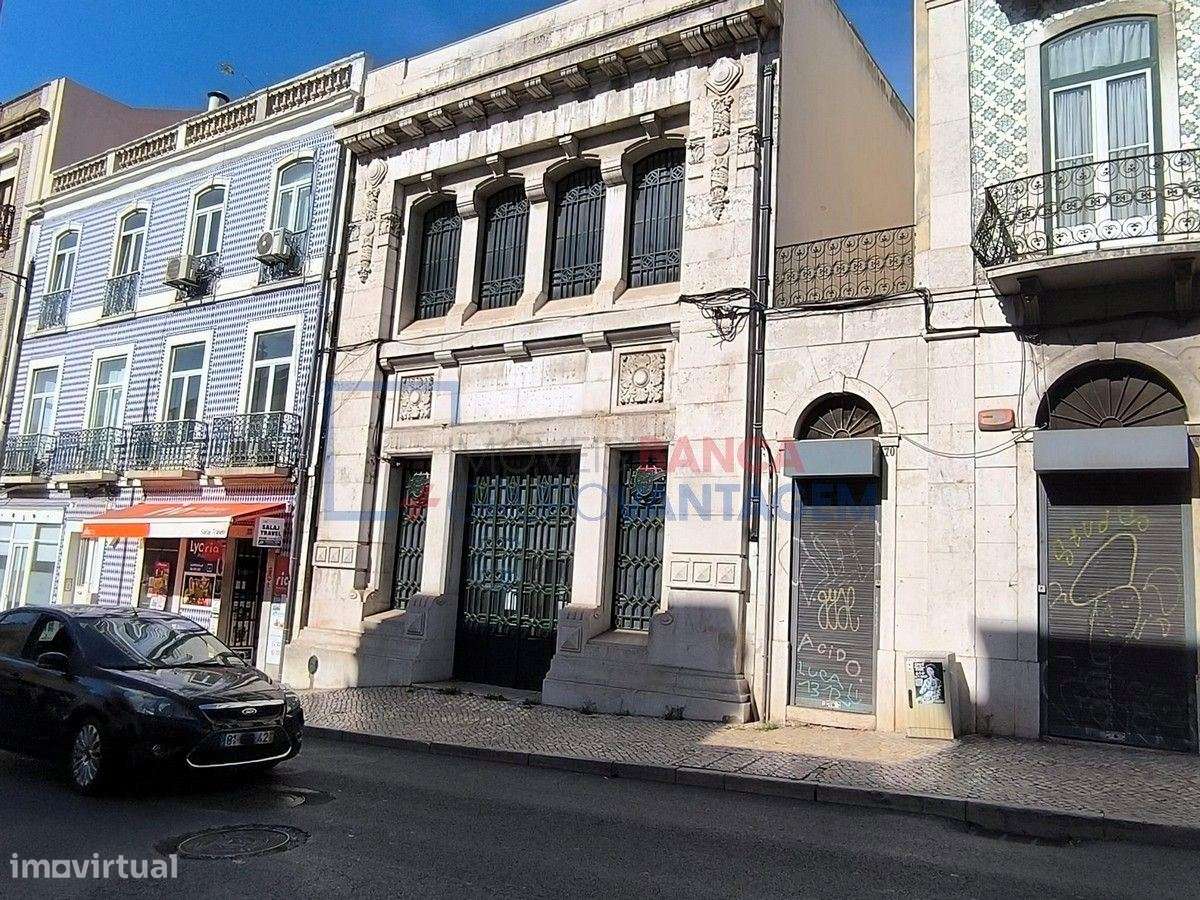 Prédio com 2 pisos em Alcântara - Grande imagem: 5/26