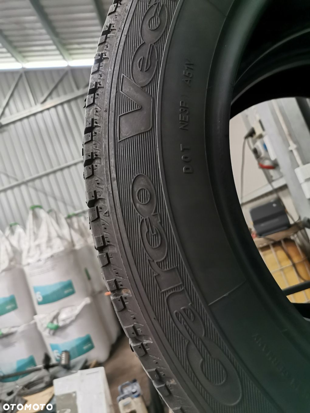 2x 215/60R17C goodyear opony cało 6mm 3588 - 5