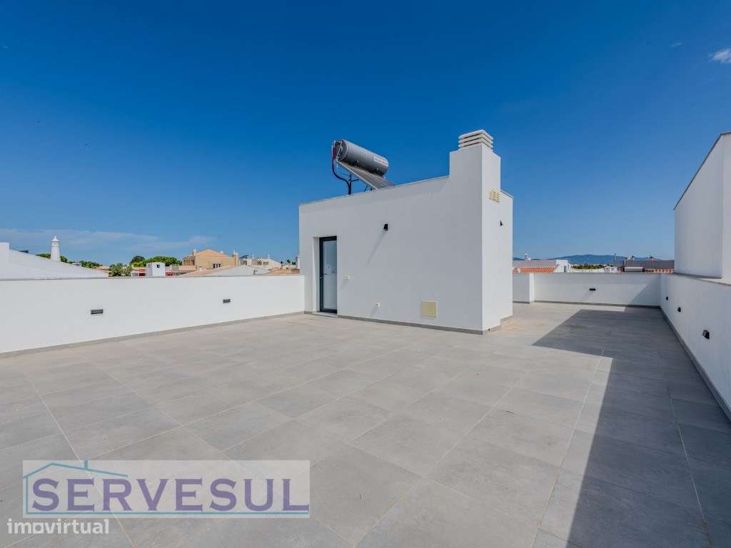 Moradia Moderna Geminada composta por 4 quartos e piscina privada, ...-45