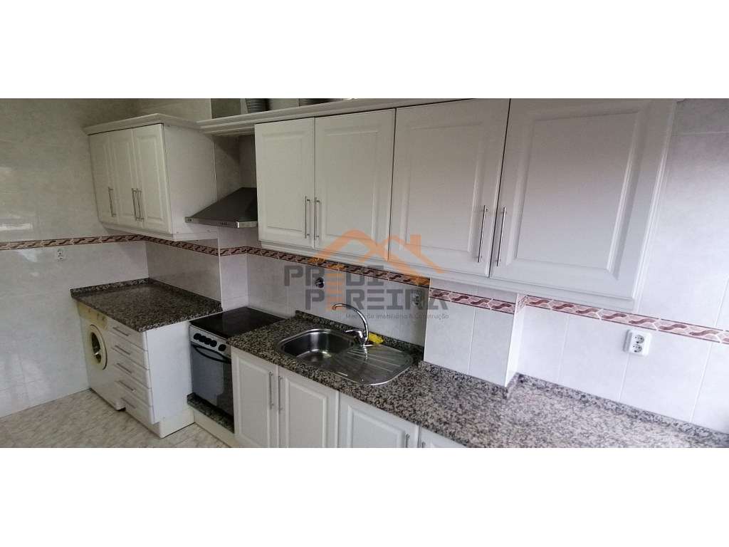 Apartamento T2 no centro da Damaia - Excelente localização. - Grande imagem: 4/22