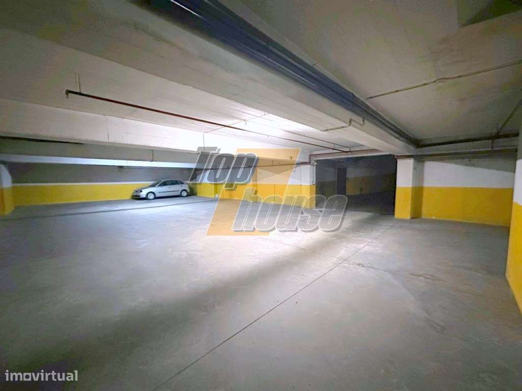 Apartamento T3 Estrada da Luz com parqueamento e arrecadação-26