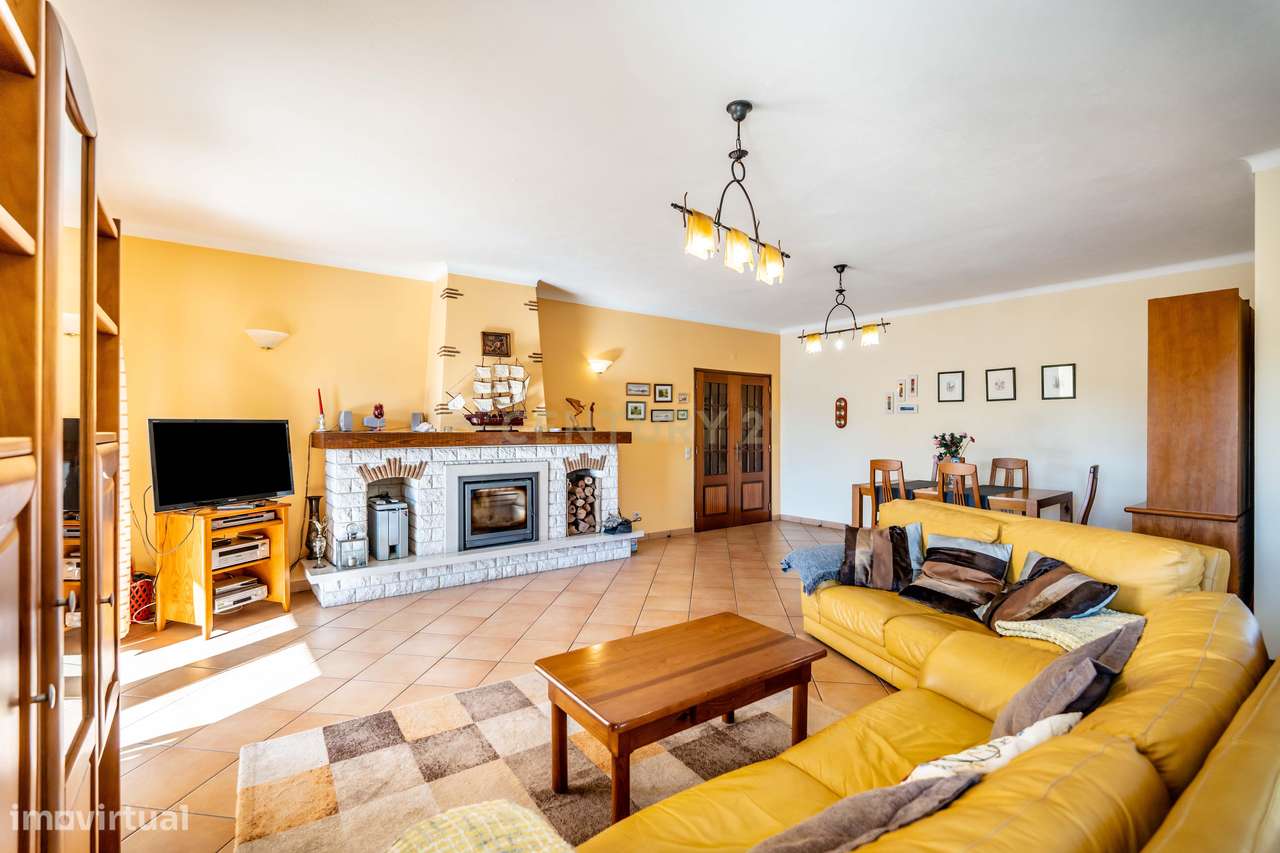 Moradia com 4 Quartos + 3 Apartamentos Independentes com Piscina e Alo - Grande imagem: 5/39