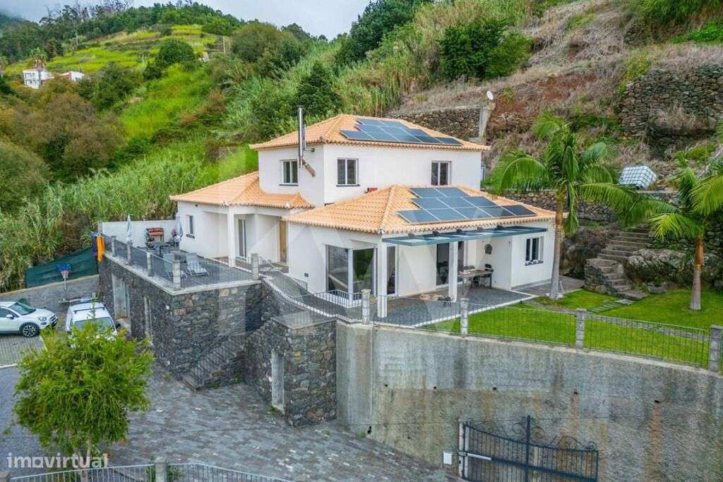 Moradia Unifamiliar | Tipologia T3 + Escritório| Vista Mar |Calheta | - Grande imagem: 2/54