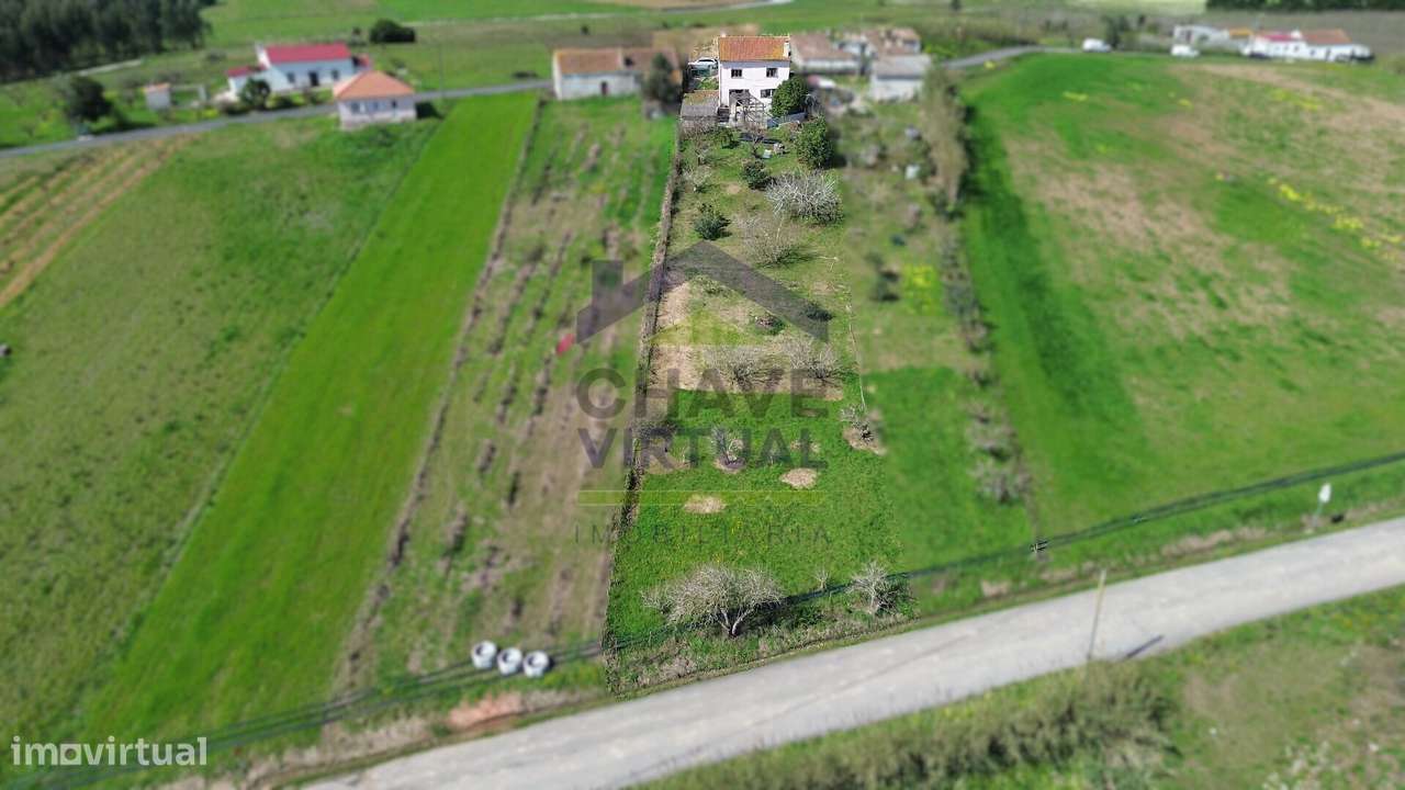 Moradia V2 com Terreno de 1.829 m2 - Vale Covo, Bombarral - Grande imagem: 2/57
