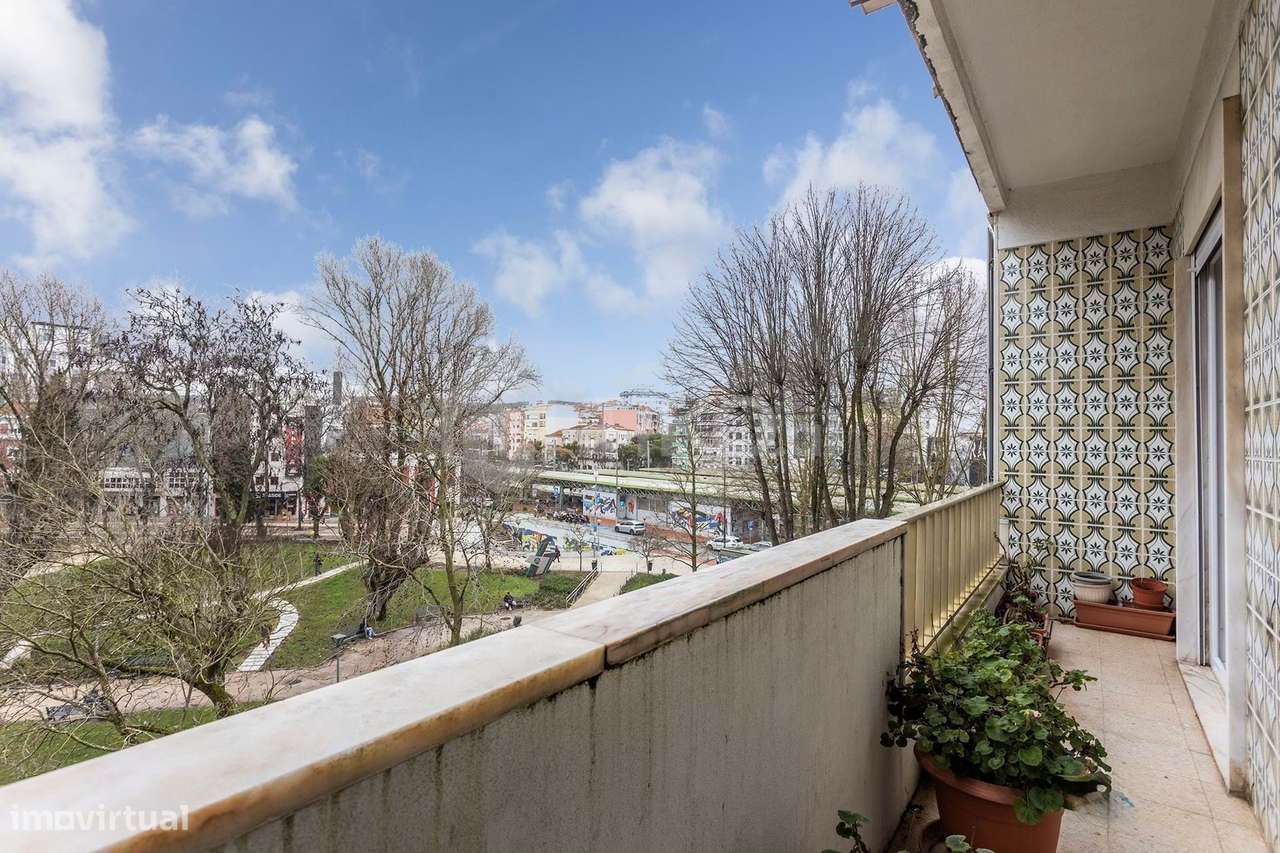 APARTAMENTO T4 NO CENTRO DA  AMADORA  (DENTRO DO PARQUE DELFIM GUIMARÃ - Grande imagem: 4/33