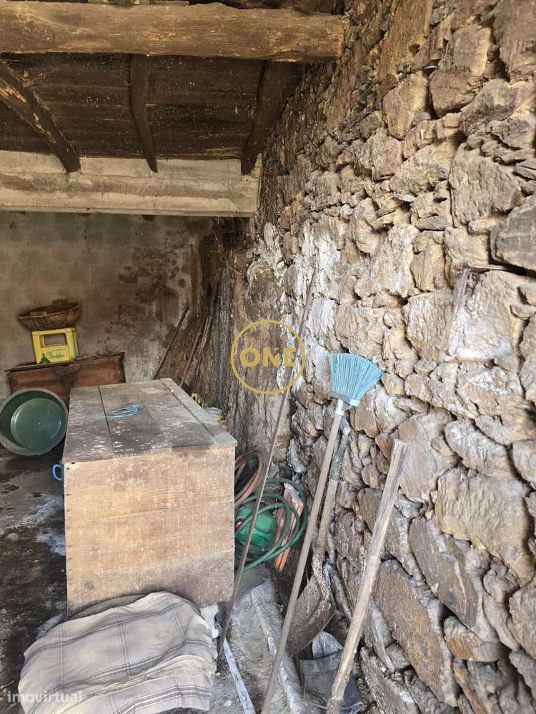 Moradia T3 isolada em ruínas para recuperar – Vista deslumbrante da-8