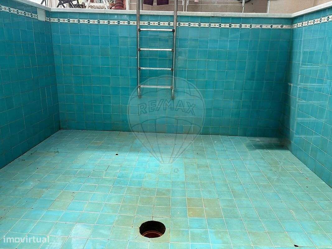 Moradia T6 para venda-17