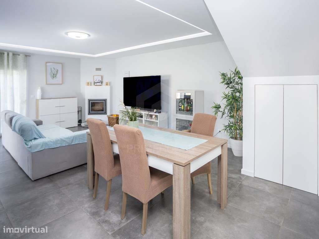 Moradia Isolada T4 com Piscina, Garagem e Acabamentos Premium-14