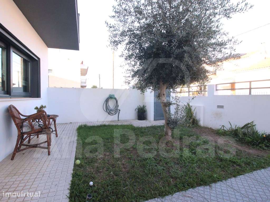 Contemporânea Moradia T4-30