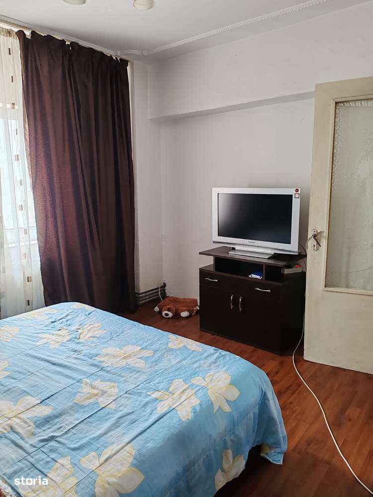 Vând apartament 3 camere micro 4-3