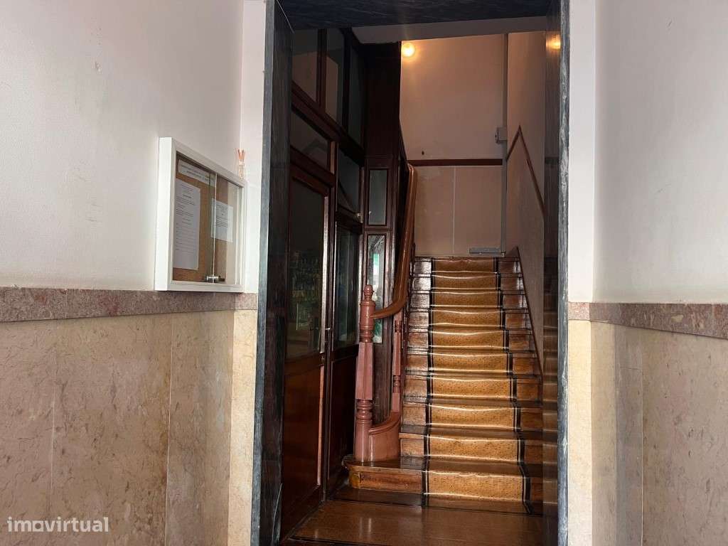 Apartamento T4, nas Mercês, Rio de Mouro-18