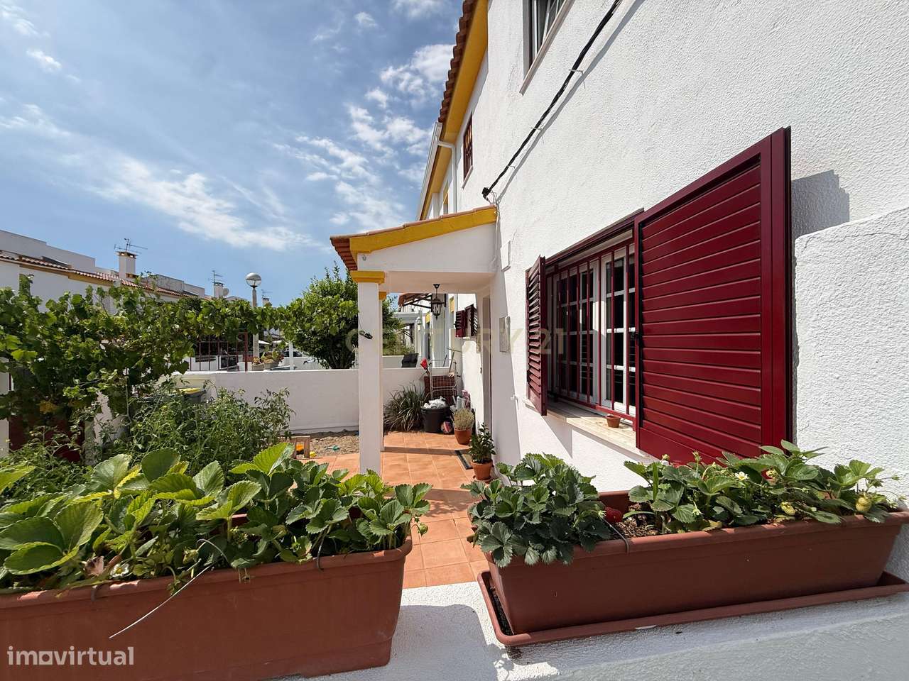 Moradia T4  em Vendas de Azeitão com jardim - Oportunidade-2