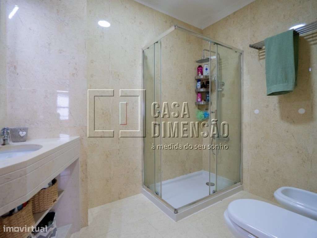 Apartamento de tipologia T2 na Serra de Carnaxide, como NOVO!!-36