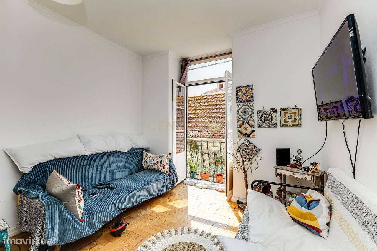 Prédio para reabilitação total em Cacilhas – excelente oportunidade de-5