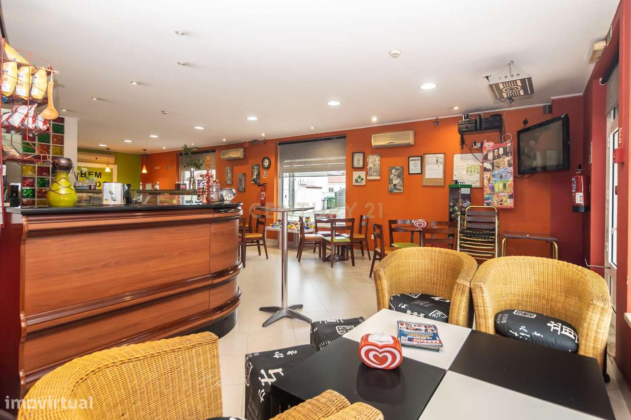 Loja em Fernão Ferro | Potencial para Comércio ou Conversão em Habitaç - Grande imagem: 4/31