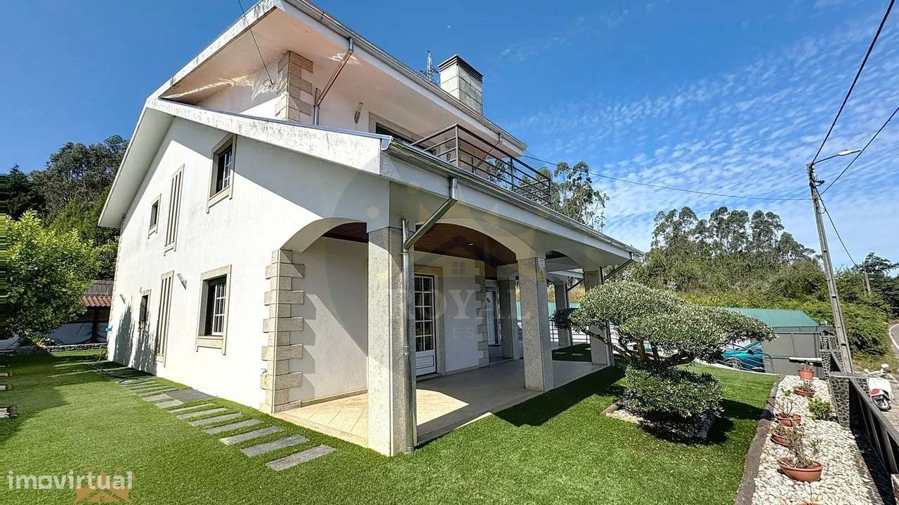 Moradia Isolada T4 em Arrifana –-5