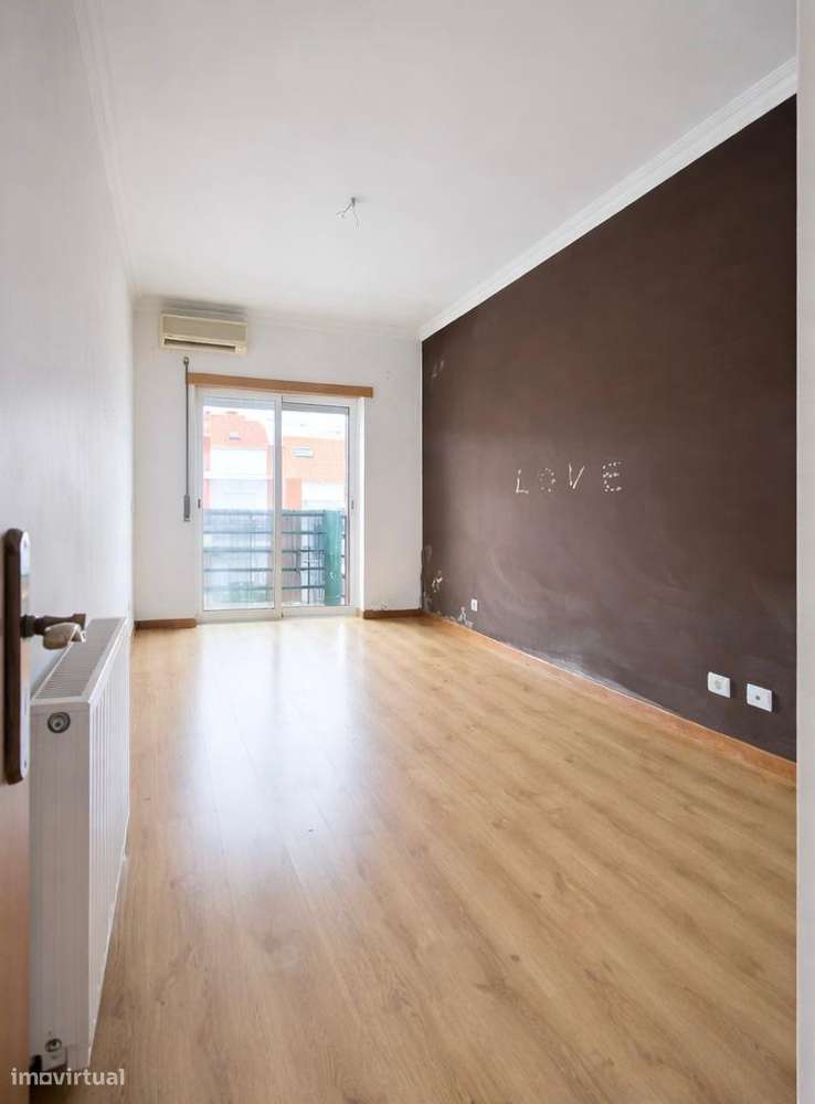 T2 com arrecadação e elevador Feijó, Almada-8