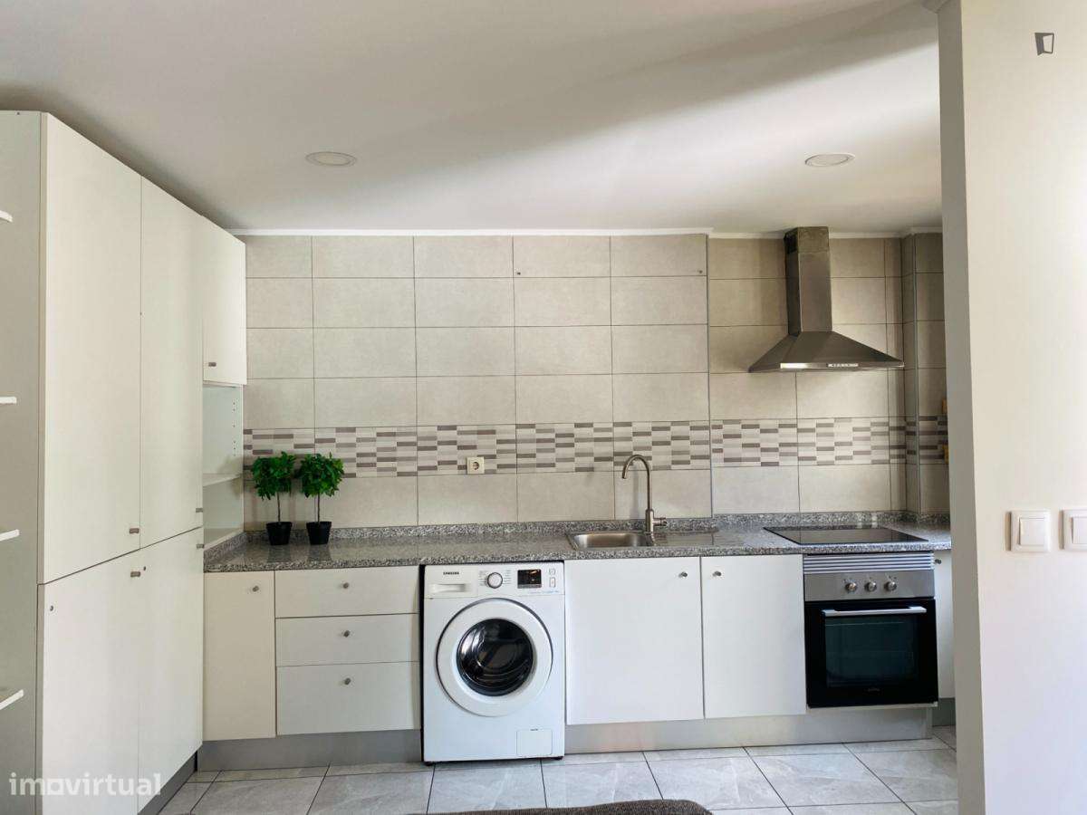 Apartamento com 2 quartos - localizado em Santa Marinha Porto - Grande imagem: 4/10