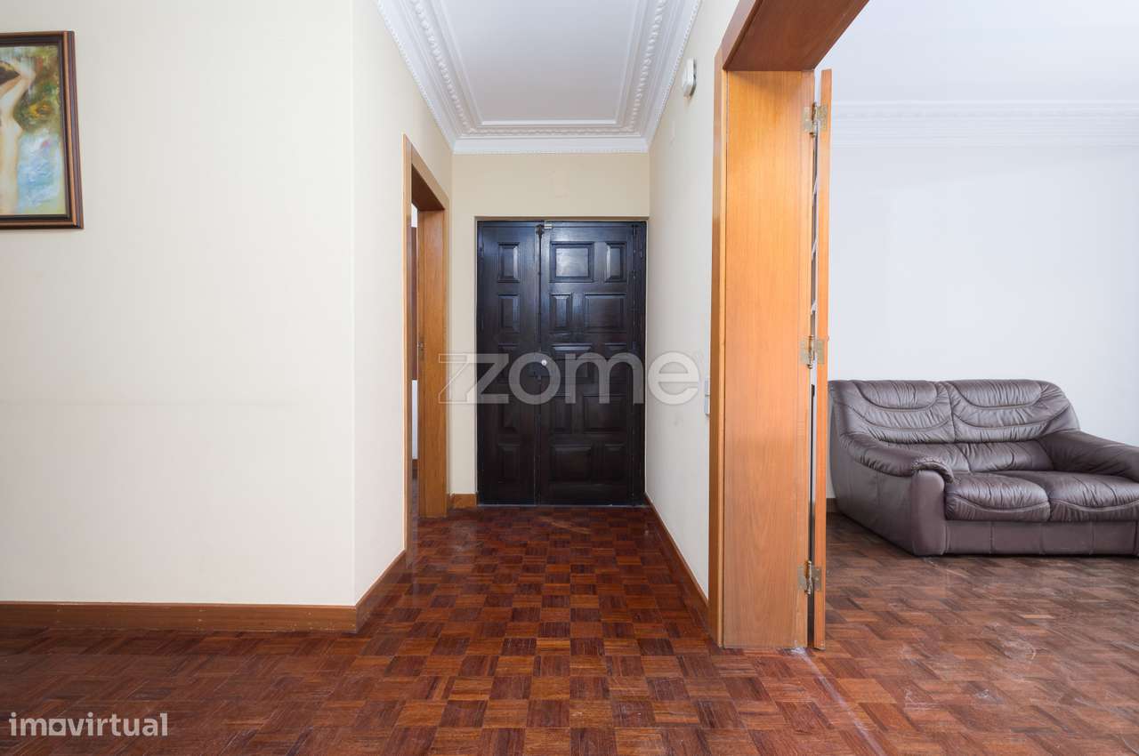 Moradia T4 (espaçosa) em Casais de Mem Martins-13