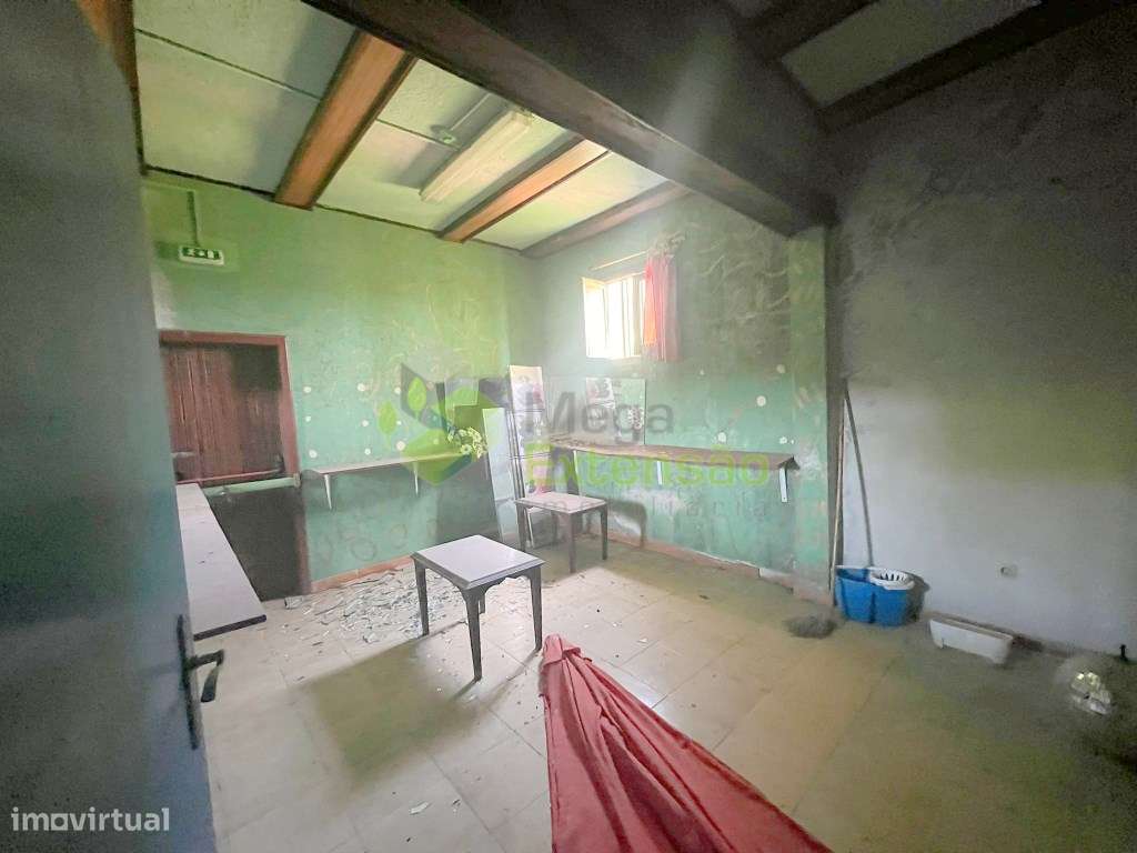 Antigo bar, para recuperar, perto de Alcoentre - junto à A1, com lo...-7