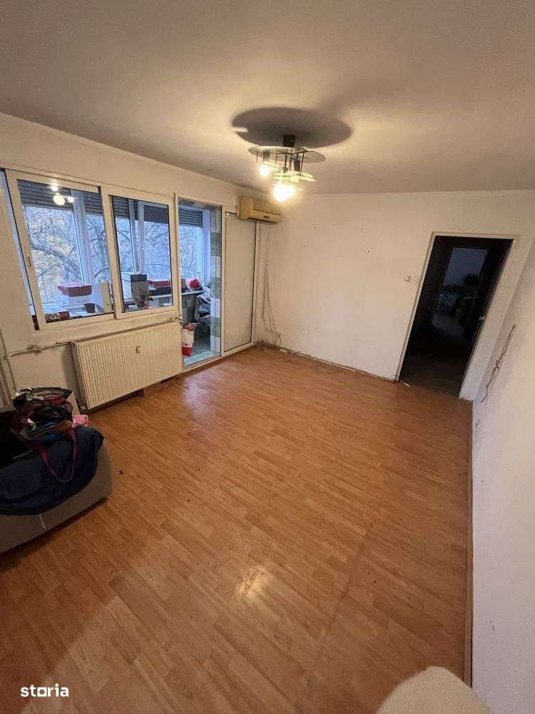 Apartament  4 camere de vanzare Apusului-0