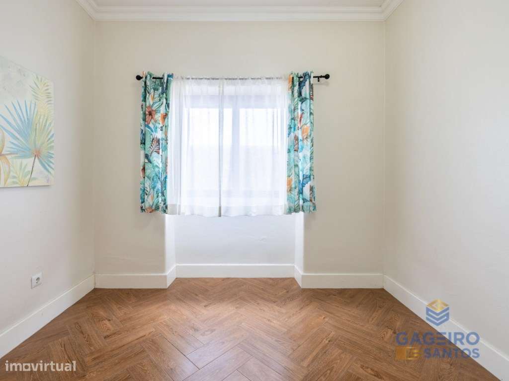 Moradia T2 + 1 com Jardim e Churrasqueira a 5 Minutos da Praia-9