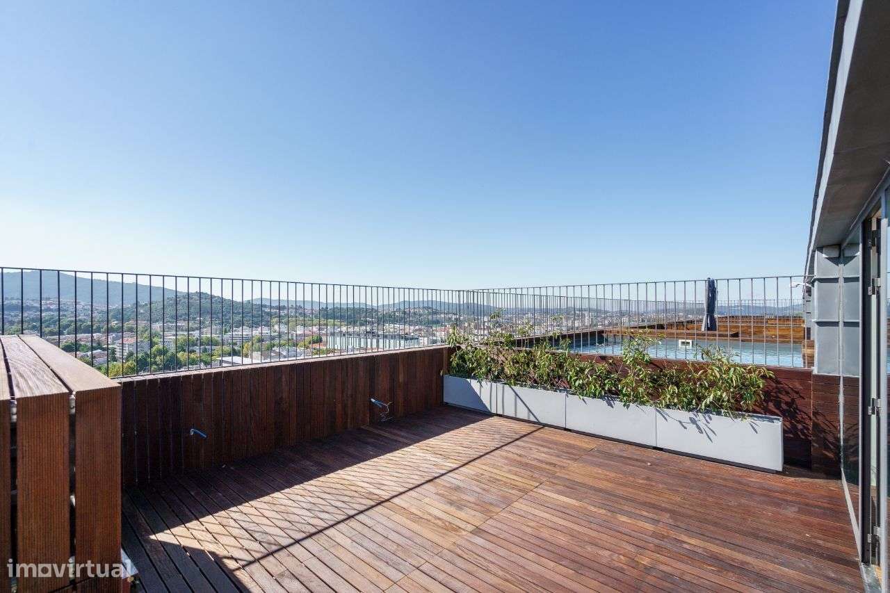 Penthouse Luxuosa com Piscina e Vistas 360º no Coração de Braga-53