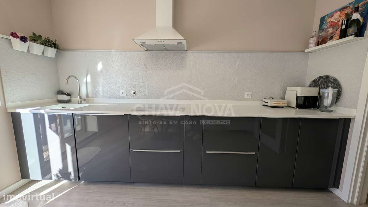 T1+1 Renovado c/ Terraço (70m2) e Lugar de Garagem em Valadares-22