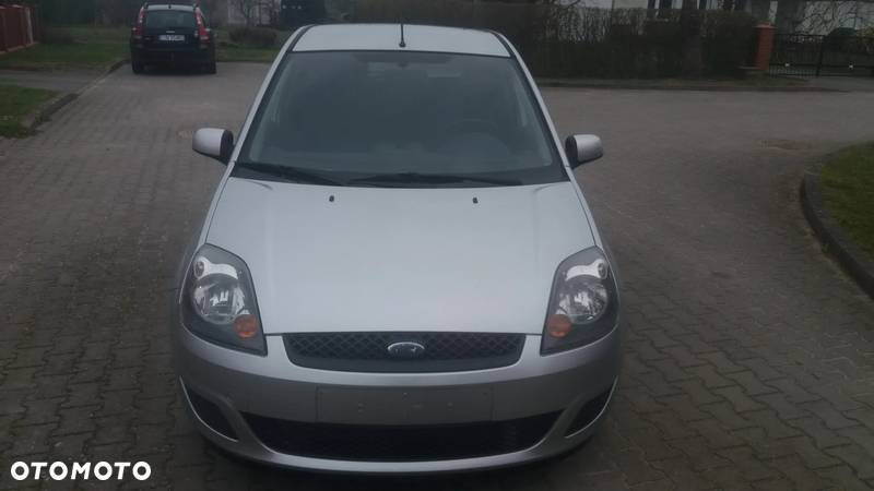 Ford Fiesta 1.3 Ambiente - 2