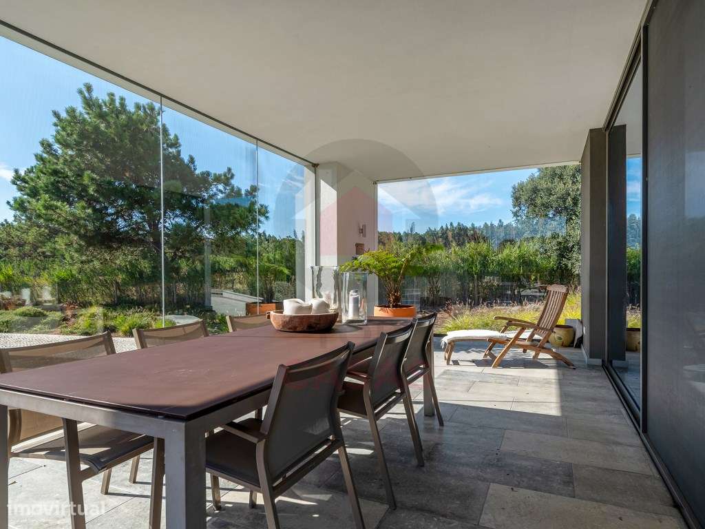 Propriedade contemporânea que combina privacidade, arquitetura e na...-12