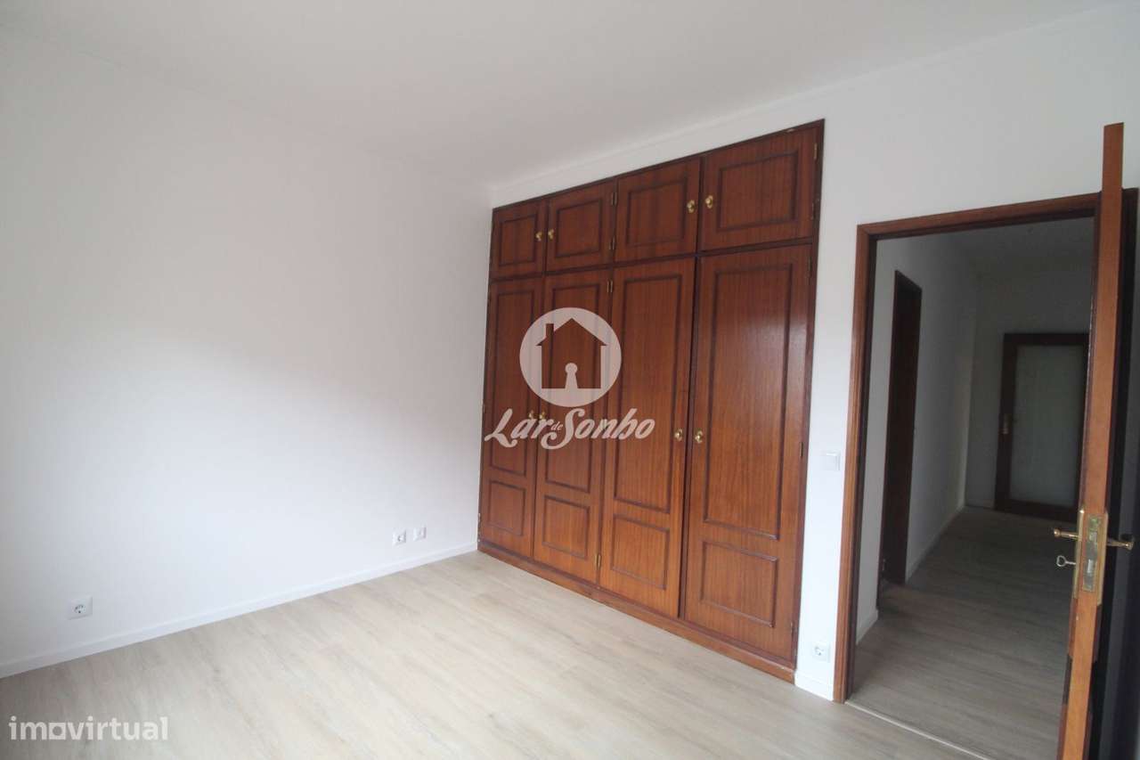 Apartamento T2, localizado, em Baguim do Monte, próximo ao metro da...-12