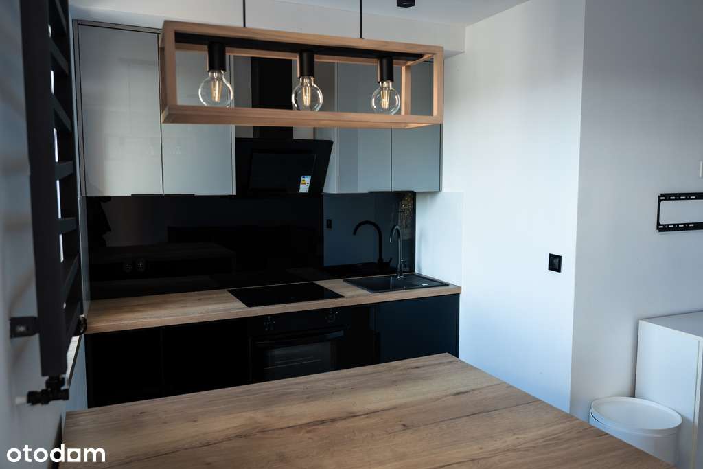 Nowoczesna kawalerka z widokowym balkonem-12